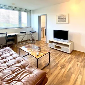 Domspitzen-blick, Cooles 2 Mit Indoor-swimmingpool Auf Dem Dach, Kueche Und Smart-tv Apartment Köln
