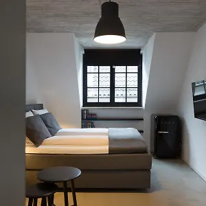 Square 8 Apartment